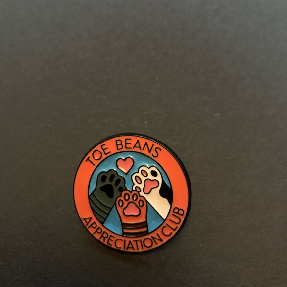 My catpuccino and toe beans enamel pins - Picture 3 of 3